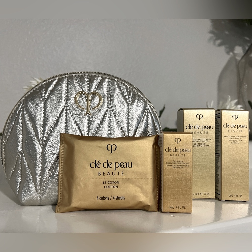 Clé de Peau Beauté 5-Piece Skincare Set